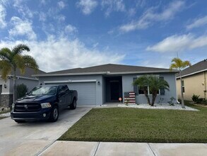 Building Photo - 708 Corbin Cir SW