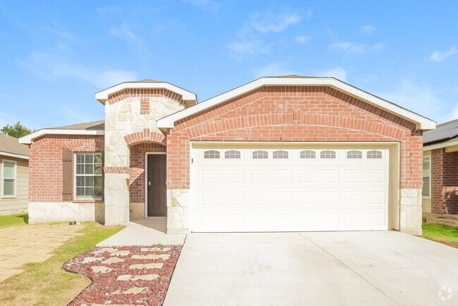 Building Photo - 8963 Oakwood Park