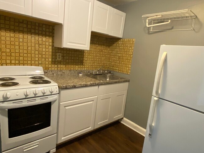 Building Photo - 465 Park Dr