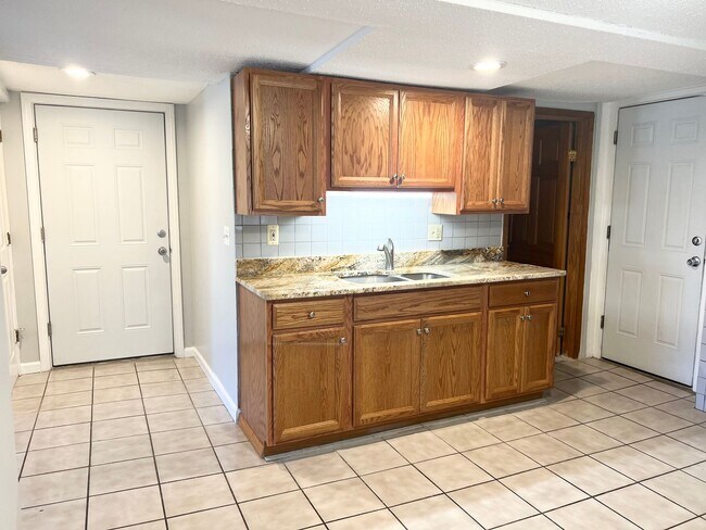 Foto del edificio - 204 S Main St