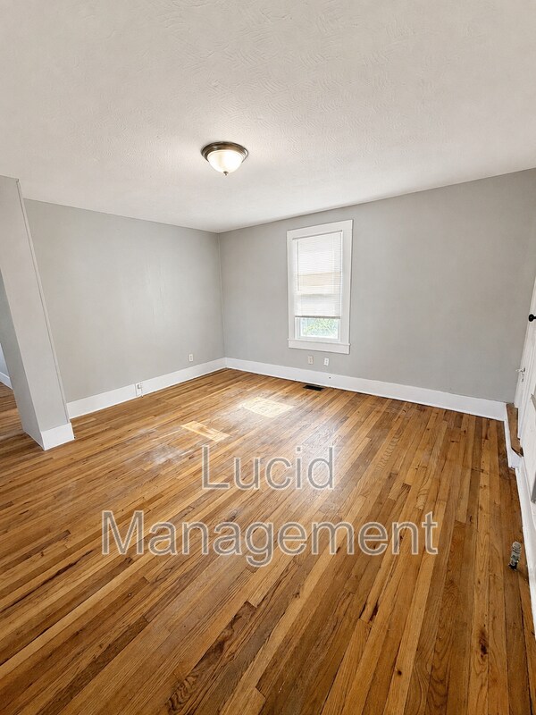 Foto del edificio - 1512 Bluegrass Ave
