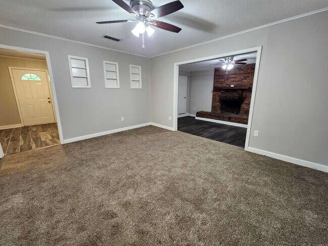Building Photo - 705 Edgehill
