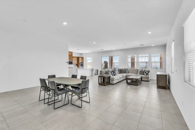 Building Photo - 528 Parkwind Ln