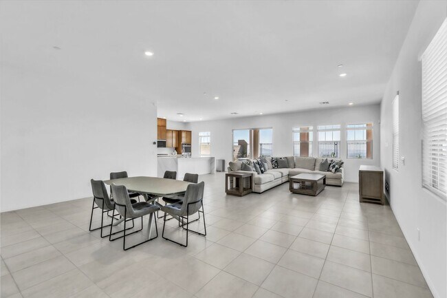 Foto del edificio - 528 Parkwind Ln