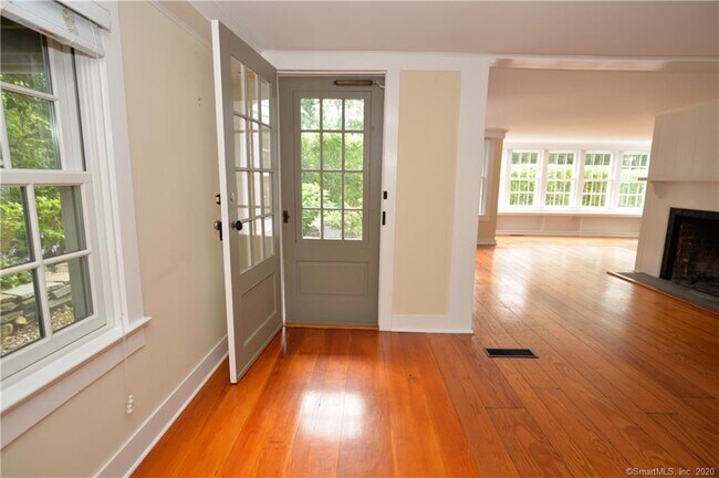 Foto del edificio - 95 Peaceable St