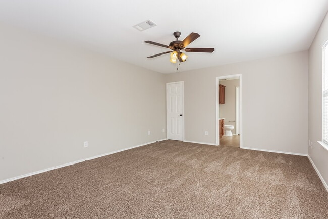 Foto del edificio - 5828 Ridge Lake Dr