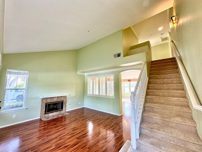 Building Photo - Beautiful 3B/2.5BA House in Vista