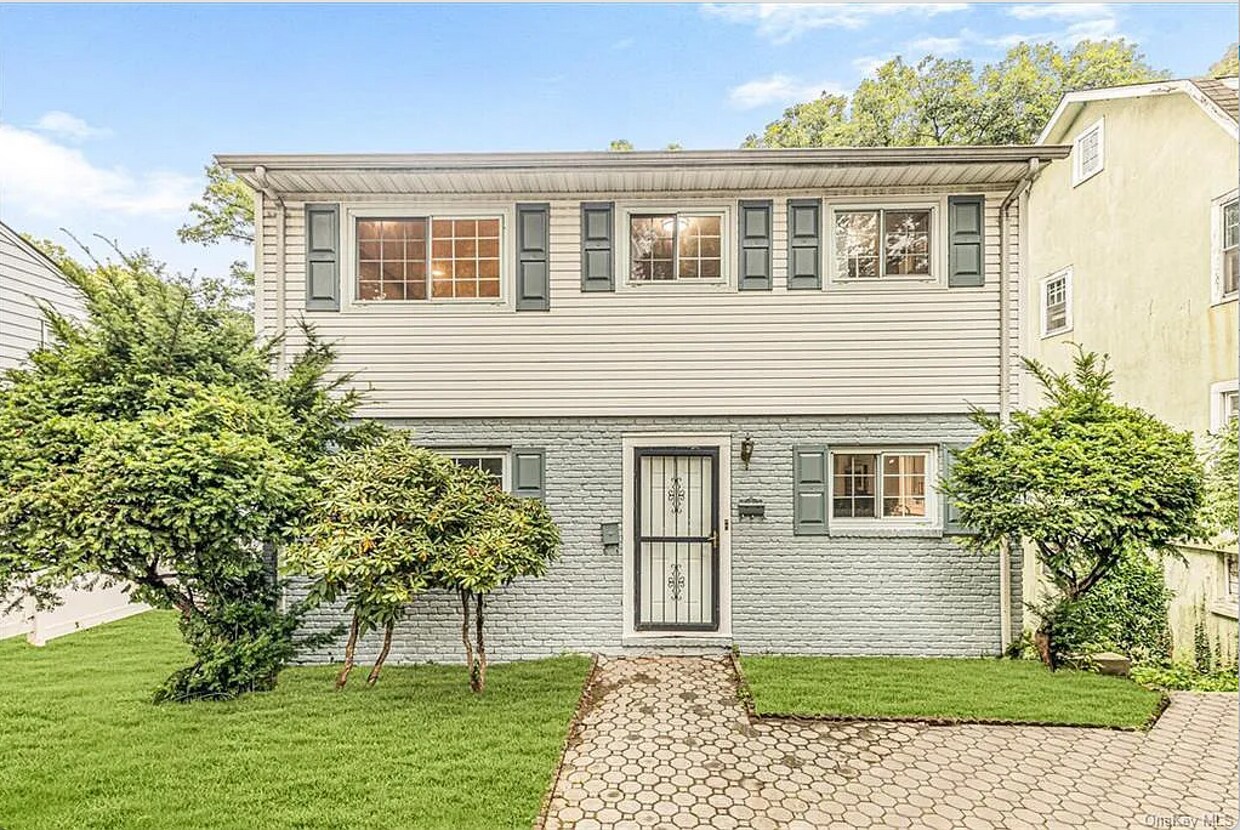 Front of house - 415 Warwick Ave