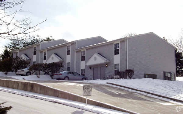Foto del edificio - 60-70 Pleasant Ave
