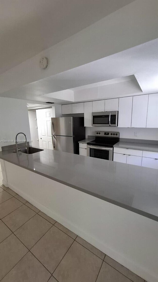 Foto del edificio - 16220 NW 2nd Ave