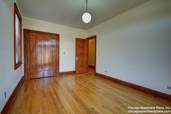 Foto del edificio - 706 W Wellington Ave