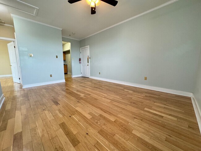 Foto del edificio - TWO BEDROOM CONDO in the hear of Downtown ...