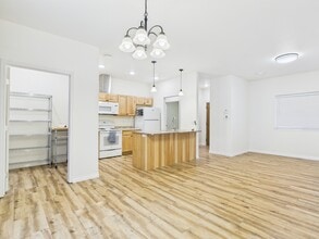 Building Photo - 835 Marquette Loop