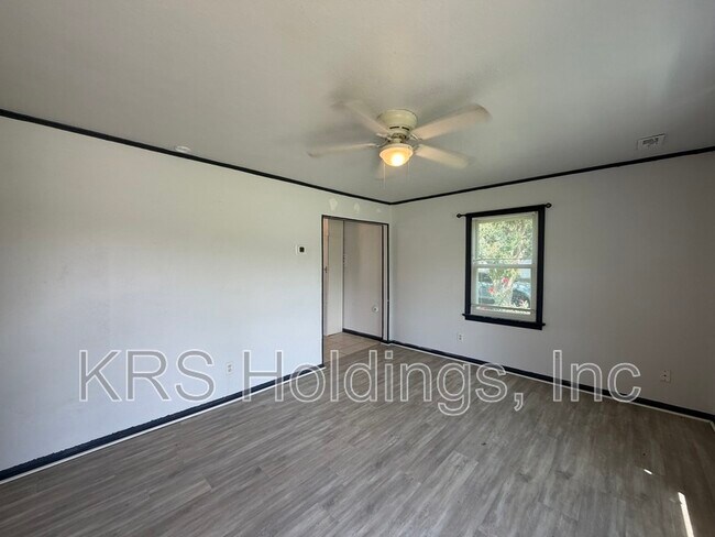 Foto del edificio - 408 Stockton Rd