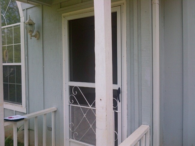 Building Photo - 716 Sunnyside Rd