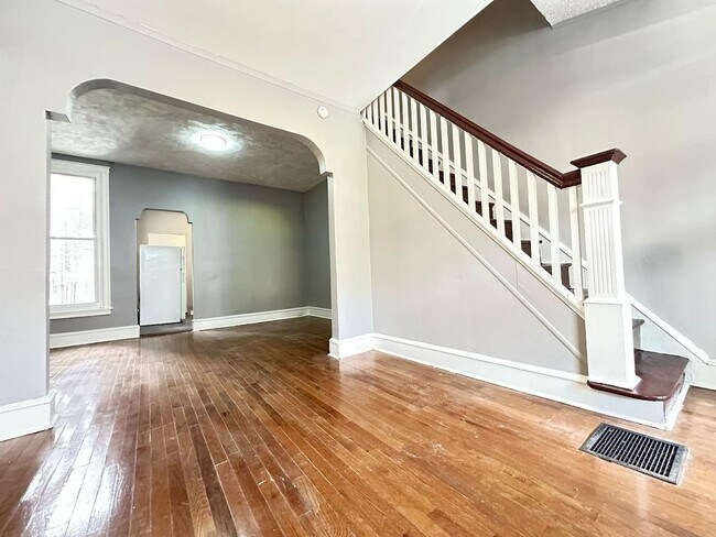 Building Photo - 3+ Bedroom Section 8 Vouchers Accepted!
