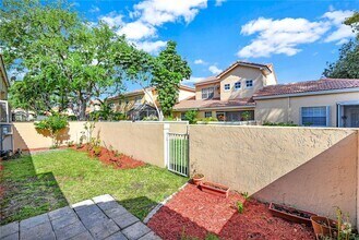 Building Photo - 11307 Lakeview Dr