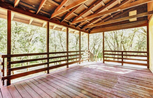 Foto del edificio - 10315 Pleasant Valley Rd