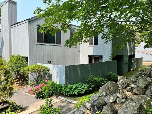 Foto del edificio - 2 Juneberry Ln