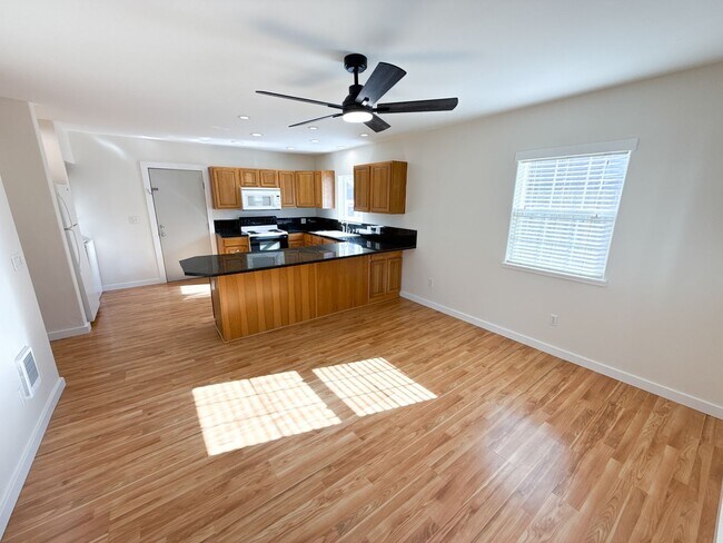 Foto del edificio - 1 Bed/1 Bath Cottage Style Home