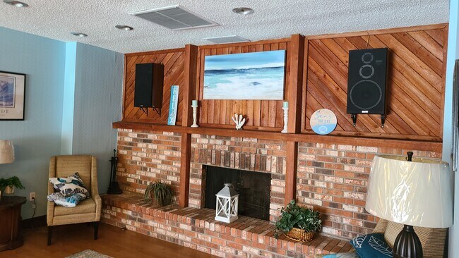 Casa club - 205 S McMullen Booth Rd