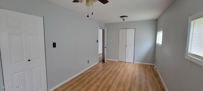 Building Photo - 3275 Maryvale Dr