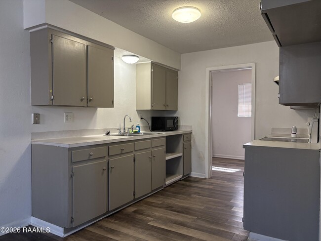 Building Photo - 205 Brookwood Cir