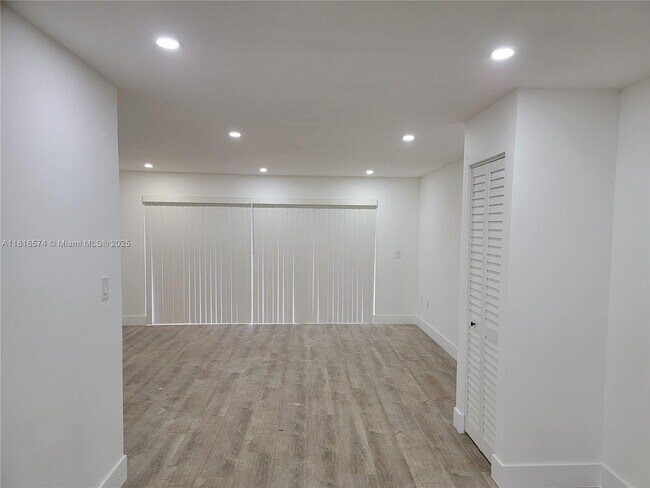 Foto del edificio - 9371 Fontainebleau Blvd