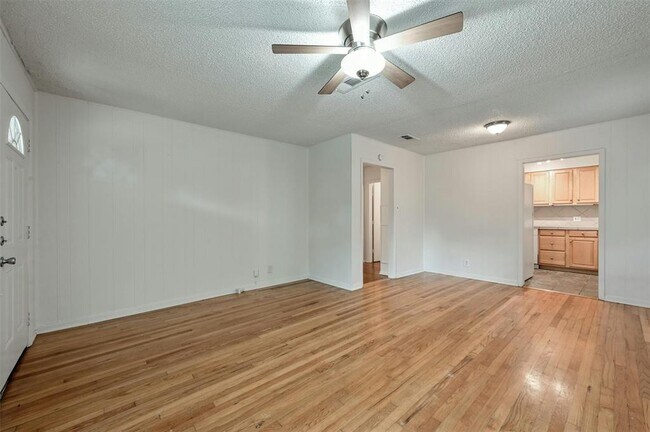 Building Photo - 2200 Rountree Dr