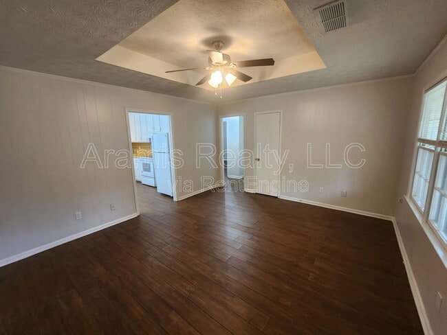 Building Photo - 13 Fredda Ln