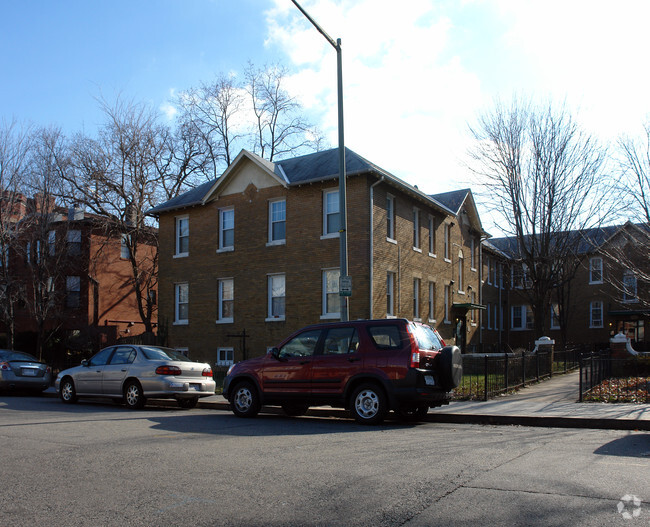 Building Photo - 410 Cedar St NW