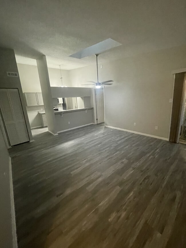 Foto del edificio - 611 Bluff Ct