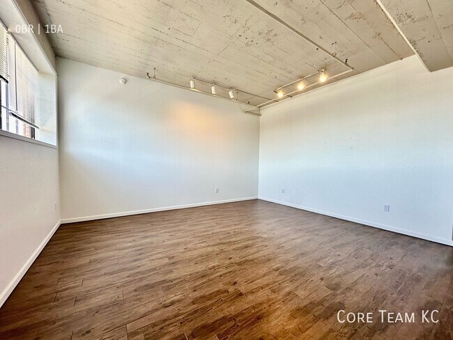 Building Photo - West 7th Street Loft For Rent
