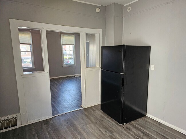 Building Photo - 1553 W 17th St.