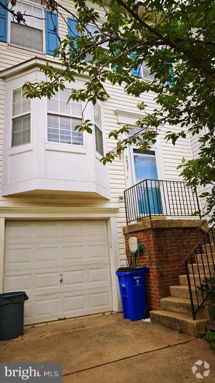 Building Photo - 8825 Hawthorne Ct