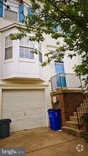 Building Photo - 8825 Hawthorne Ct