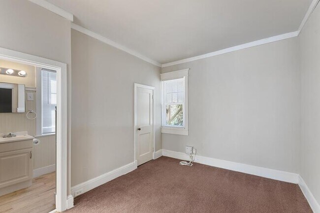 Building Photo - 9 Delsea Dr S