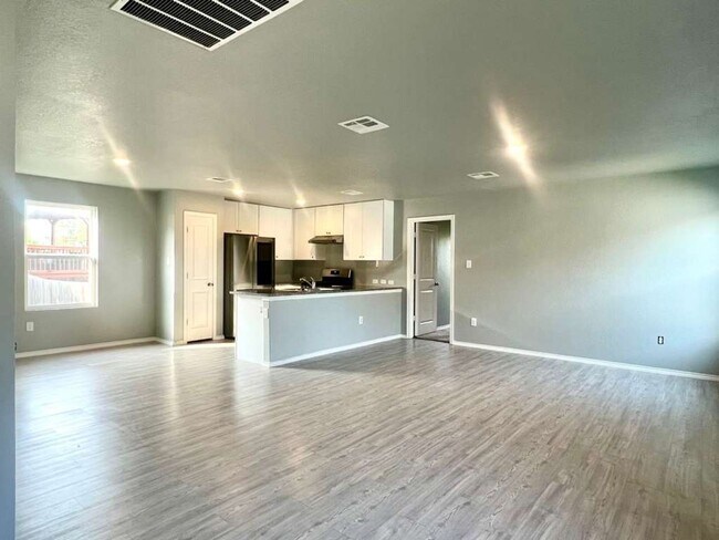 Building Photo - Charming 3-Bed Retreat with Open Living & Private Primary Suite in San Antonio