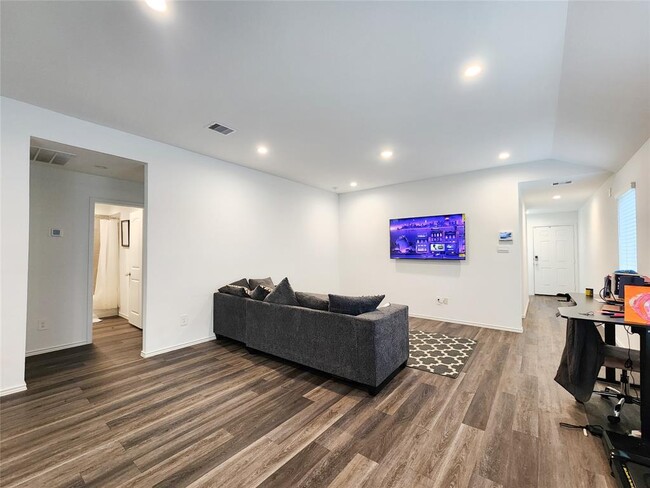 Building Photo - 5223 Creekstone Rise Ln
