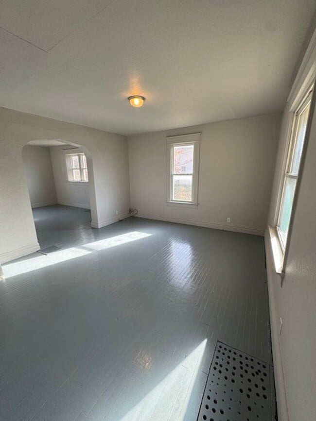 Building Photo - 2813 Hoagland Ave