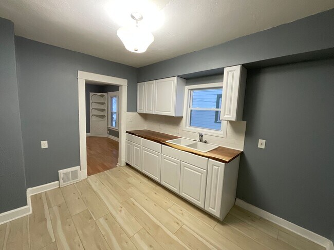 Foto del edificio - 12602 Thornhurst Ave