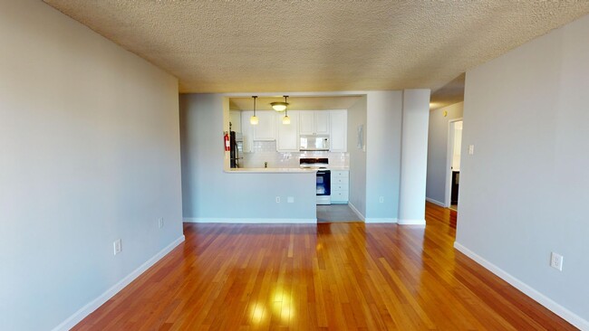 Building Photo - City Living! Stunning One Bedroom W/All En...