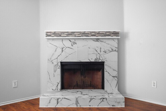 Foto del edificio - 1209 Summerdale Ln