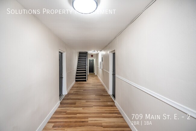 Photo du bâtiment - **Newly Renovated Main Floor 2 Bedroom**