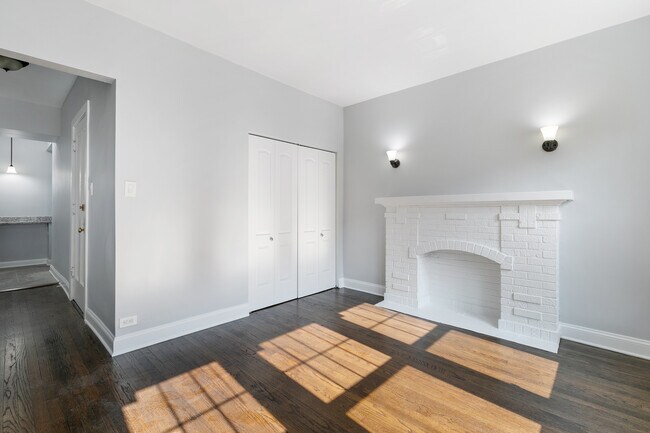 Foto del edificio - 1110 W Glenlake Ave