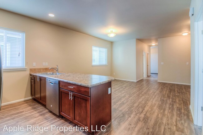 Building Photo - 2414 Woolsey Ln