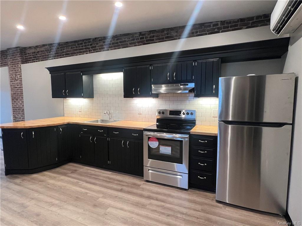 30 Henry St, Middletown, NY 10940 Room for Rent in Middletown, NY