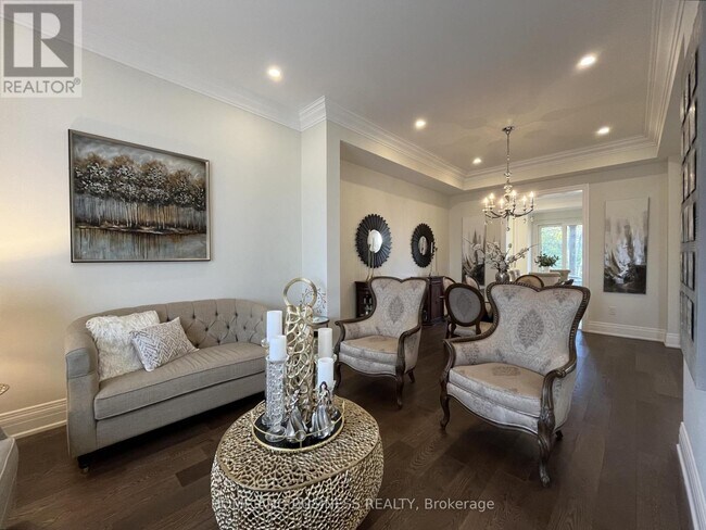 Building Photo - 115 Russell Dr