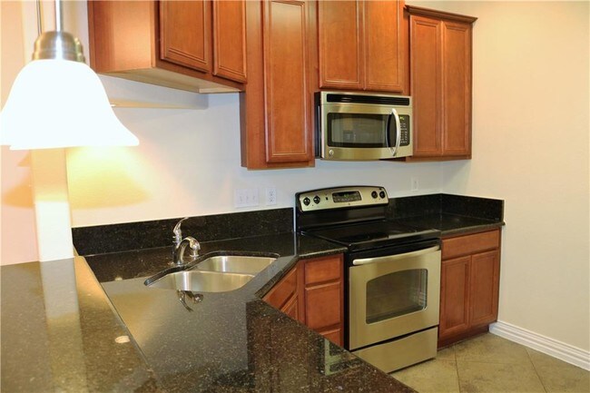 Building Photo - 920 S Waterview Dr