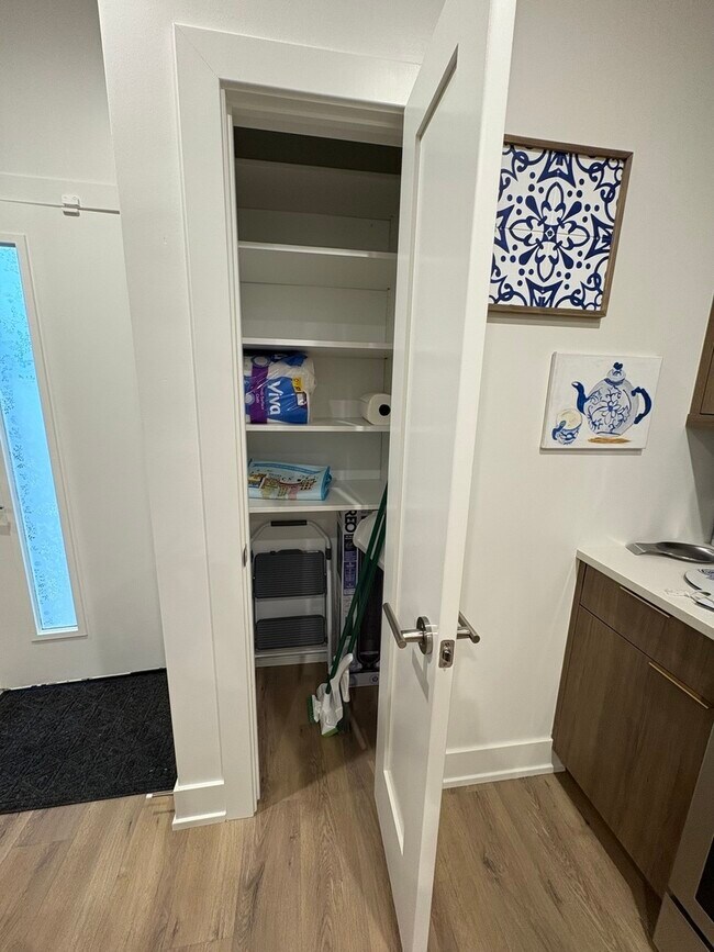 Foto del edificio - 6317 S Rhodes Ave